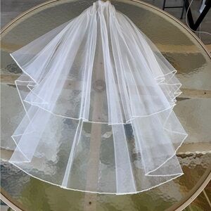 Two tiered bride veil